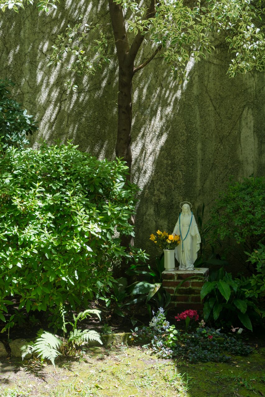 el centavo jardin con virgencita